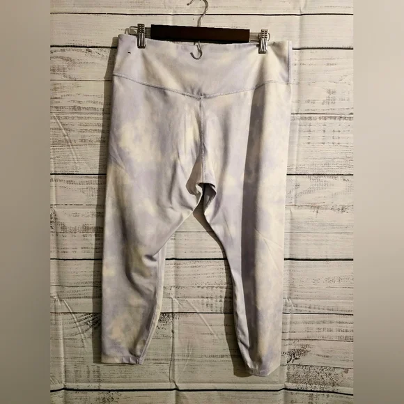 Nike Dri-Fit purple and white tie-dye cropped leggings womans size XL - Picture 2 of 6